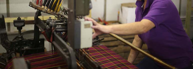 Weaving tartan: weaving your fabric on the loom
